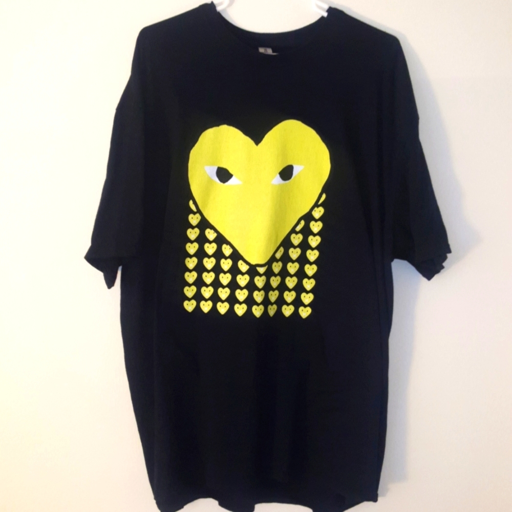 Gildan yellow heart print t shirt men's